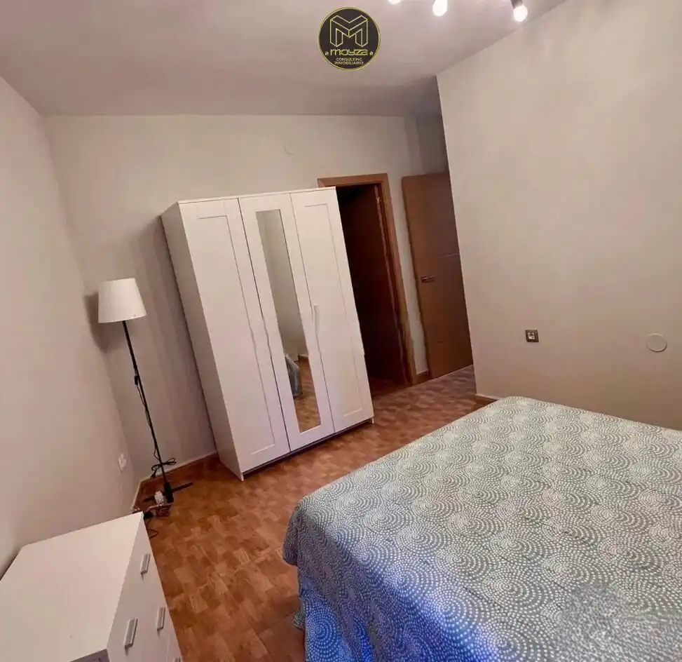 Dormitori de Apartament en venda en Jaén amb Parquet i Balcó