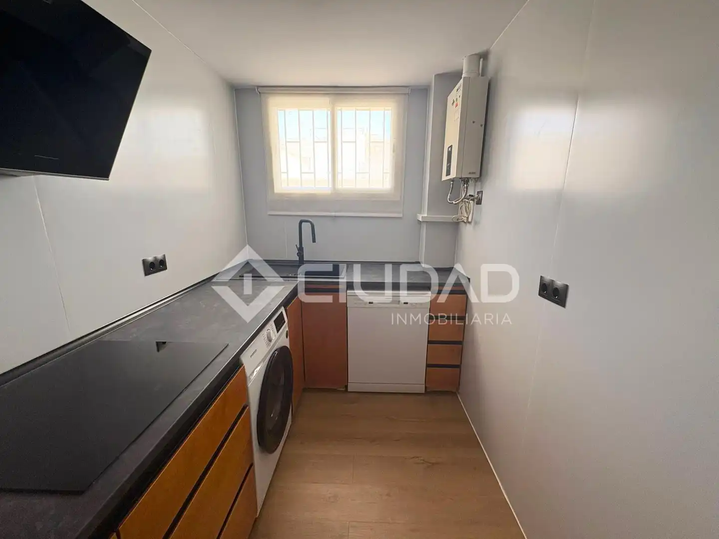 Kitchen of Flat for sale in Sanlúcar de Barrameda  with Furnished