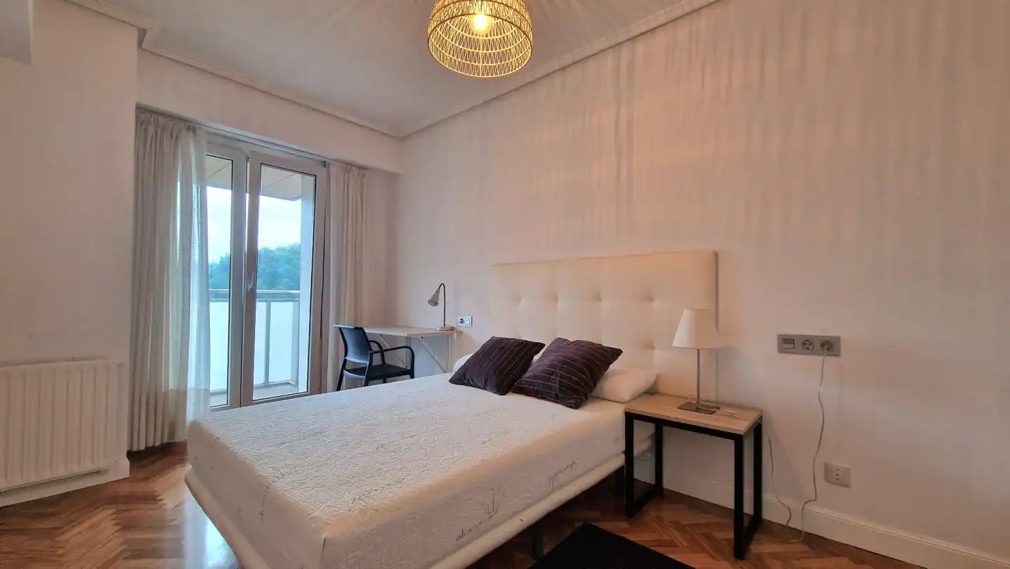 Habitación de Piso de alquiler en Donostia - San Sebastián  con Terraza y Balcón