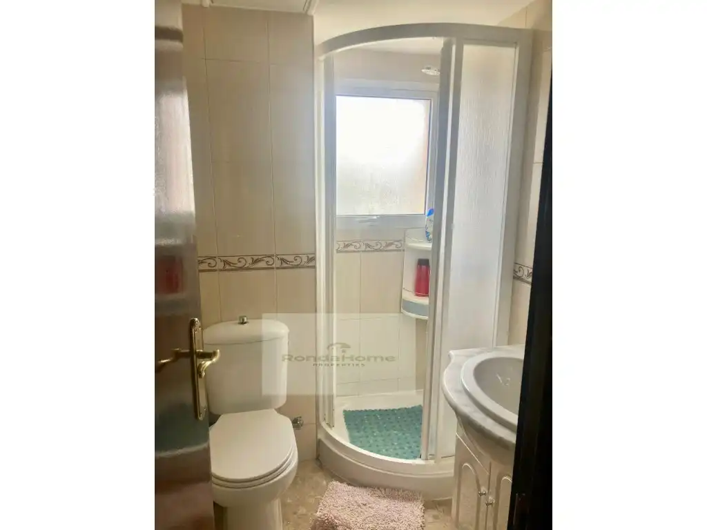 Bathroom of Flat for rent in Torremolinos