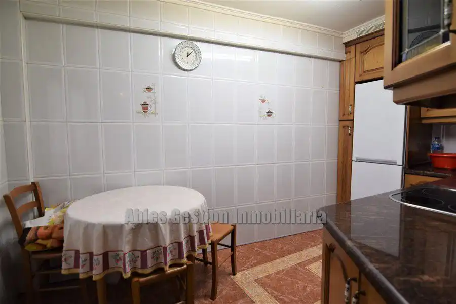 Cuina de Pis de lloguer en Oviedo  amb Calefacció, Traster i Moblat