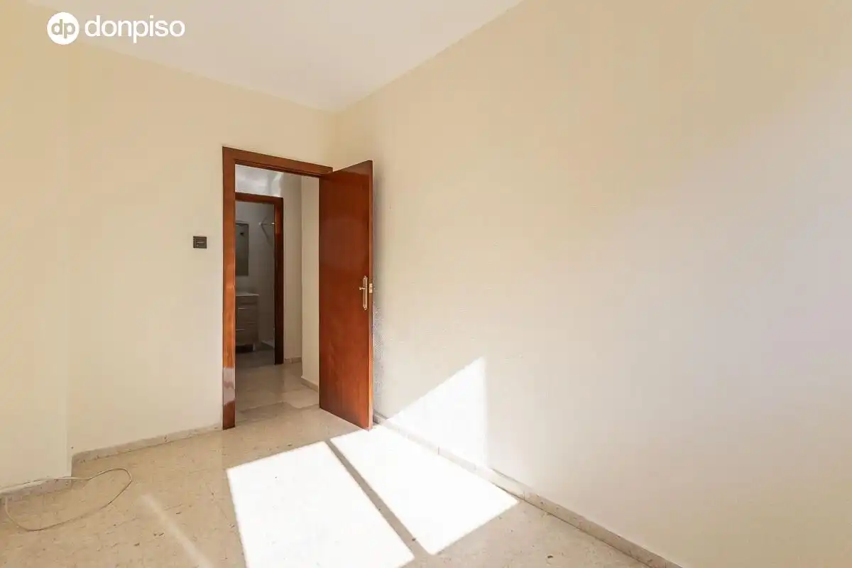 Flat for sale in Granada  with Air Conditioner, Heating and Terrace