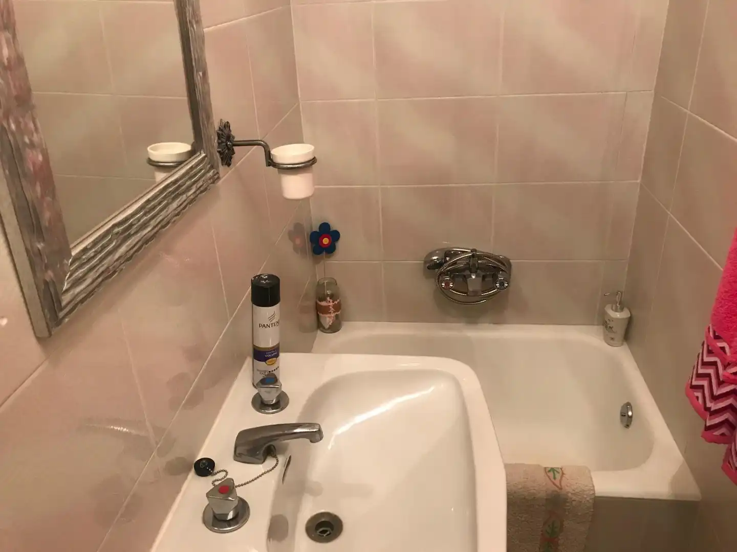 Badezimmer von Wohnung zur Miete in Sevilla mit Klimaanlage, Terrasse und Möbliert