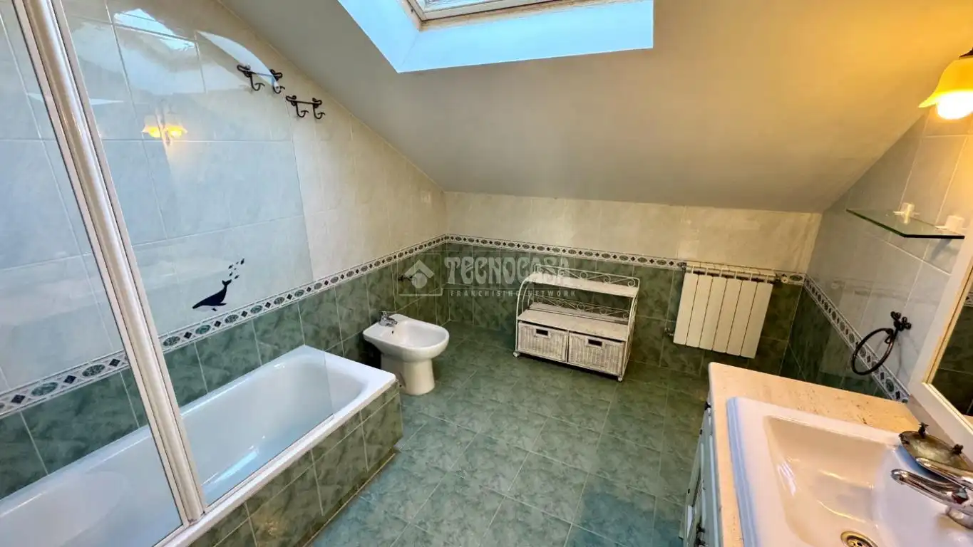 Bathroom of Detached homes for sale in Moralzarzal  with Heating, Terrace and Community pool