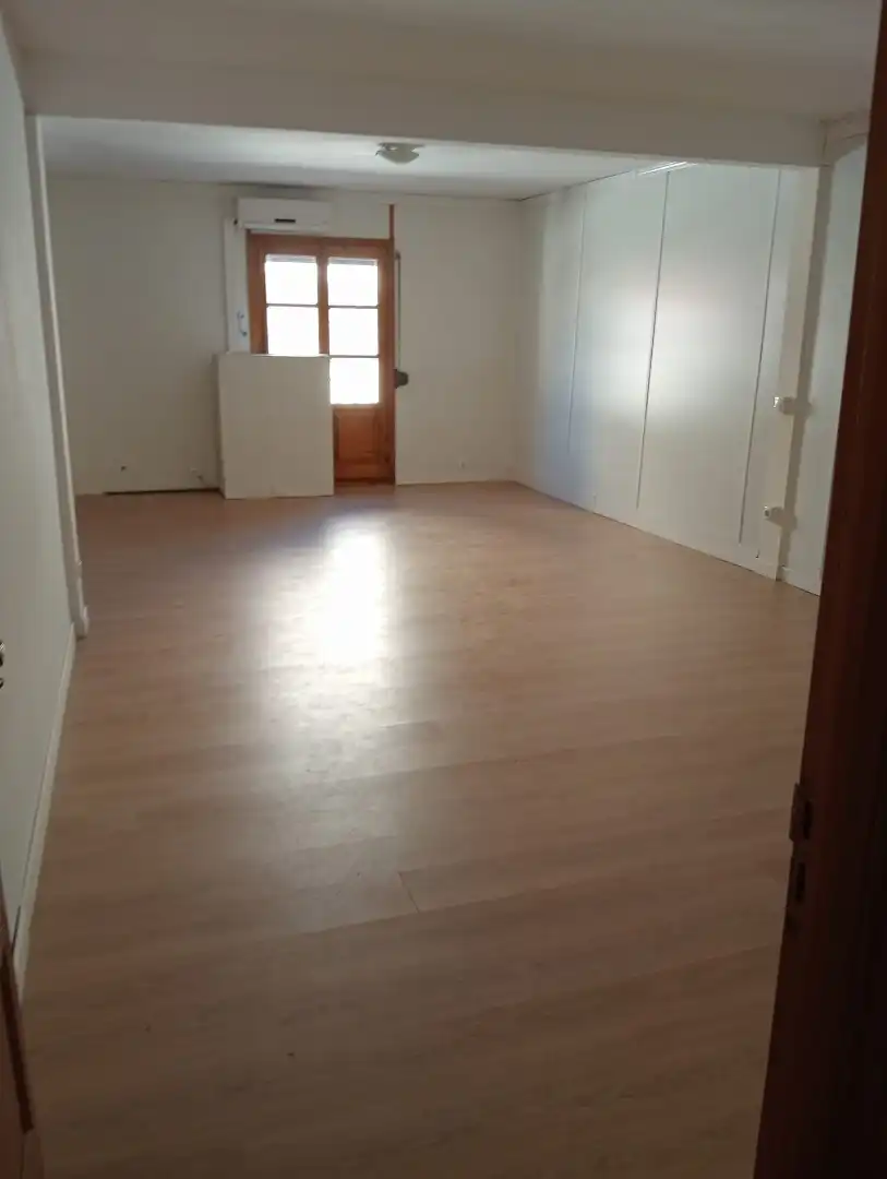 Schlafzimmer von Büro zur Miete in Alcalá de Henares mit Klimaanlage