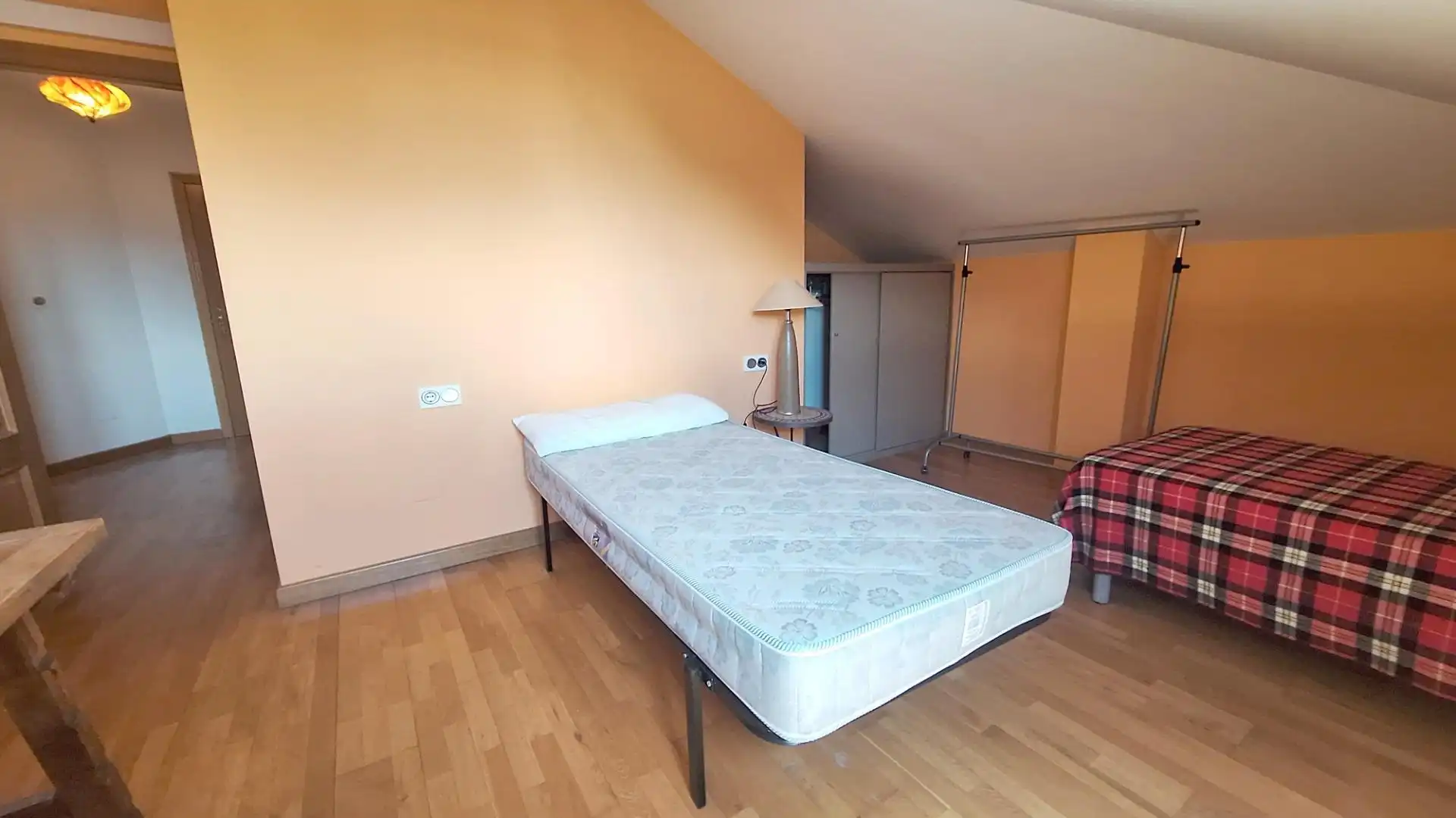 Habitación de Piso en venta en Ponferrada con Calefacción, Trastero y Balcón