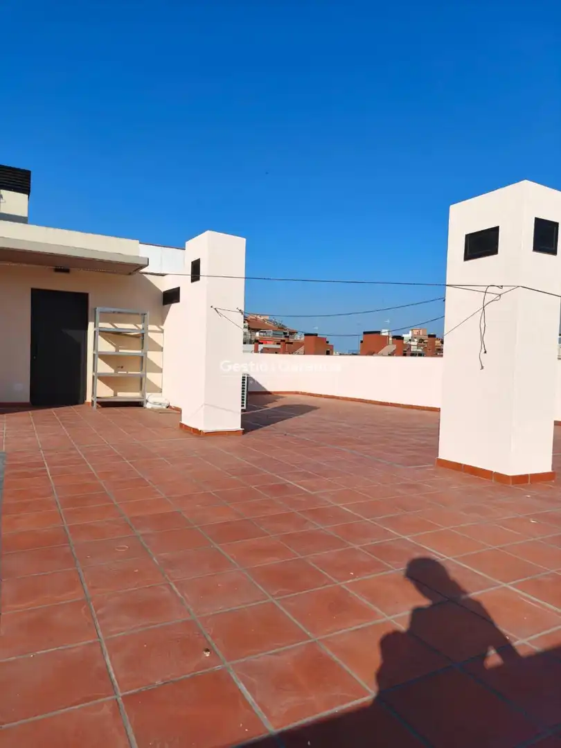Terraza de Piso en venta en L'Hospitalet de Llobregat con Terraza y Amueblado