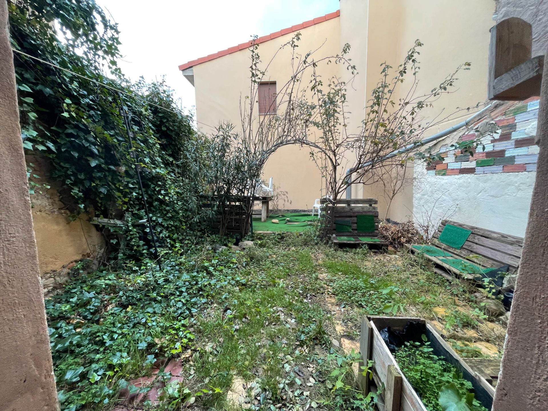 Jardí de Casa o xalet en venda en Grañón amb Jardí privat, Traster i Moblat