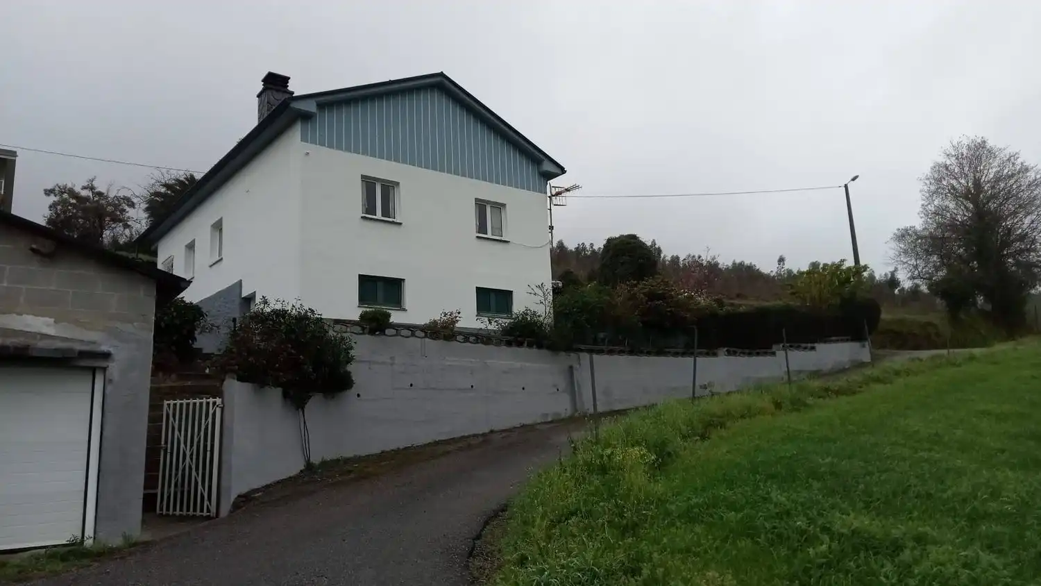 Vista exterior de Casa o chalet en venta en Navia con Terraza, Trastero y Piscina
