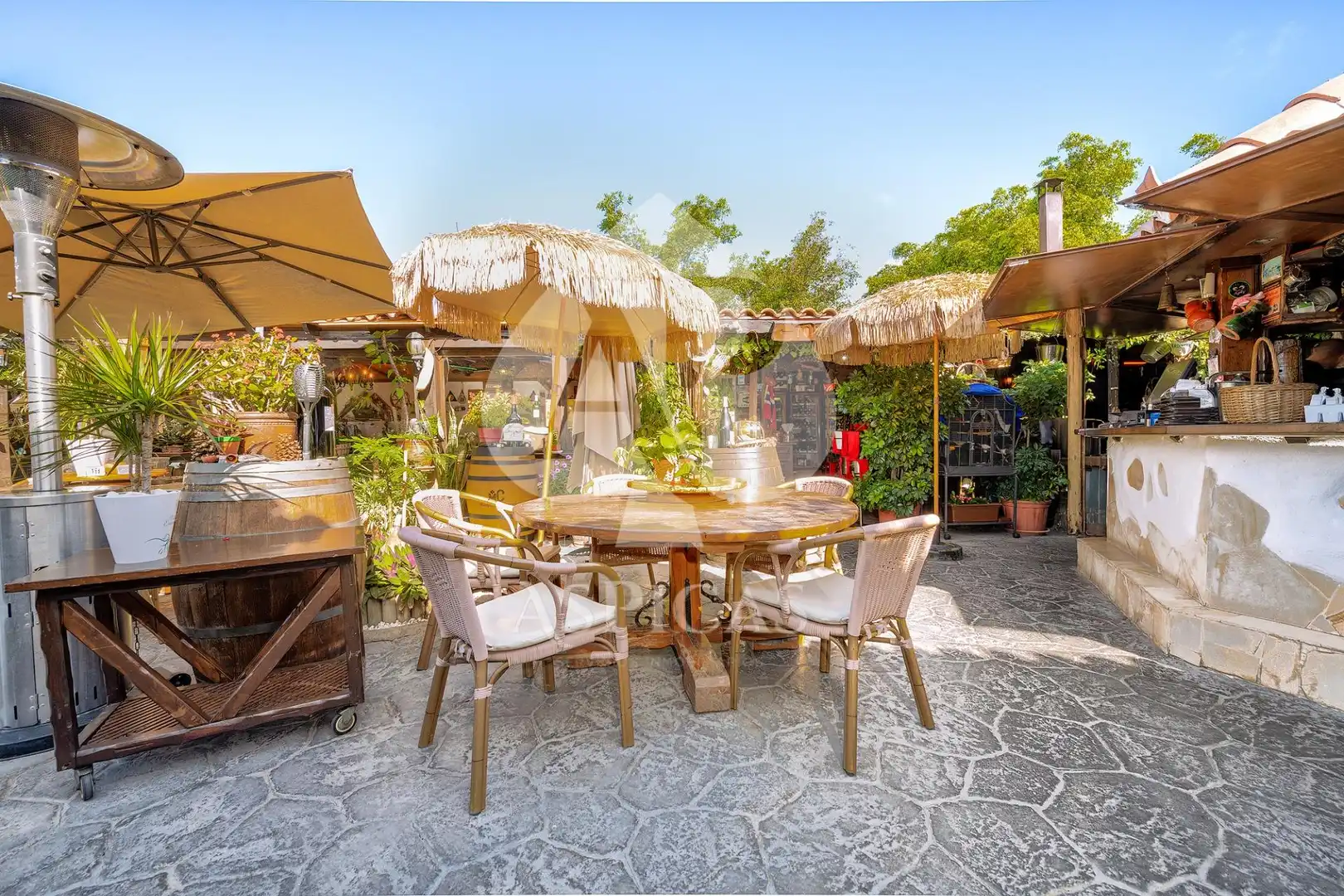 Commercial properties for sale in Montaña - La Data