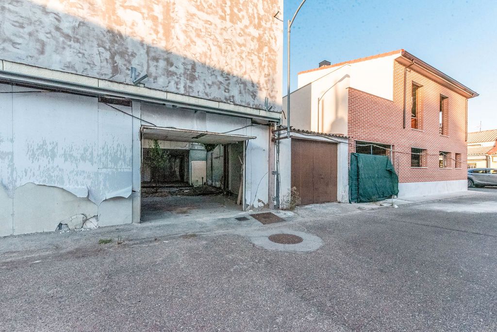 Exterior view of Building for sale in Medina del Campo