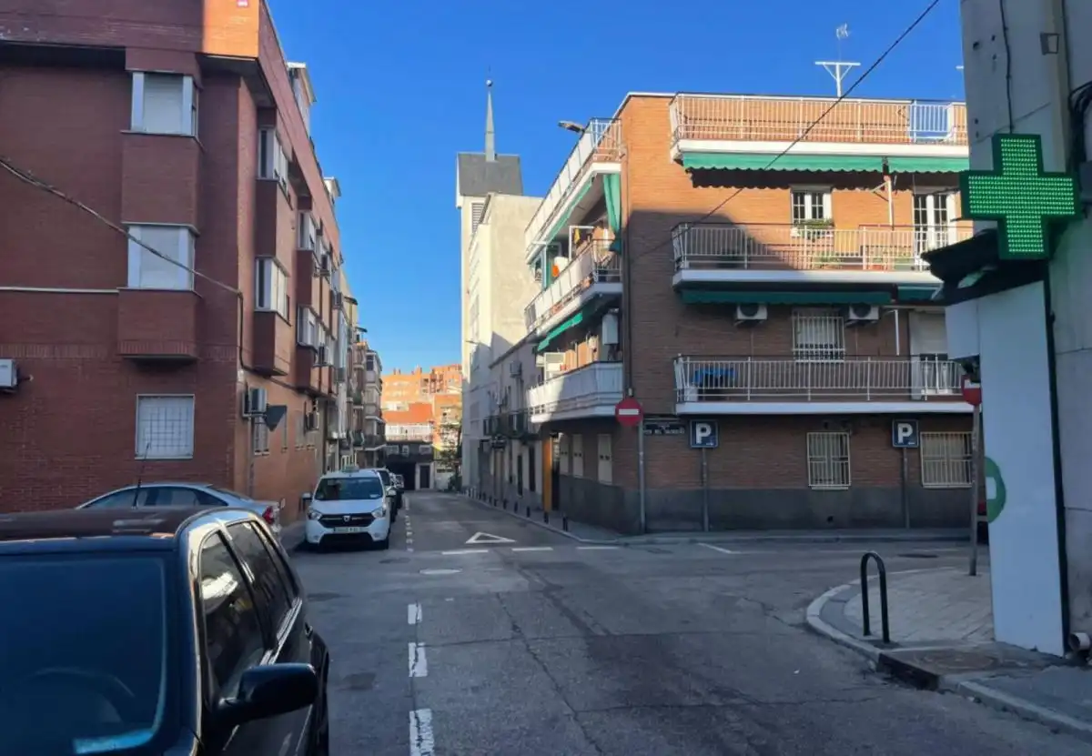 Vista exterior de Estudi de lloguer en Madrid amb Aire condicionat, Moblat i Forn