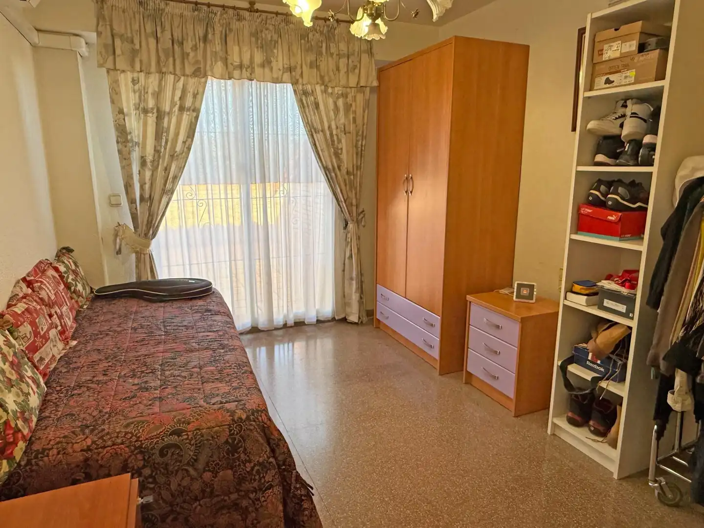 Habitación de Casa o chalet en venta en Alicante / Alacant con Jardín privado y Piscina comunitaria