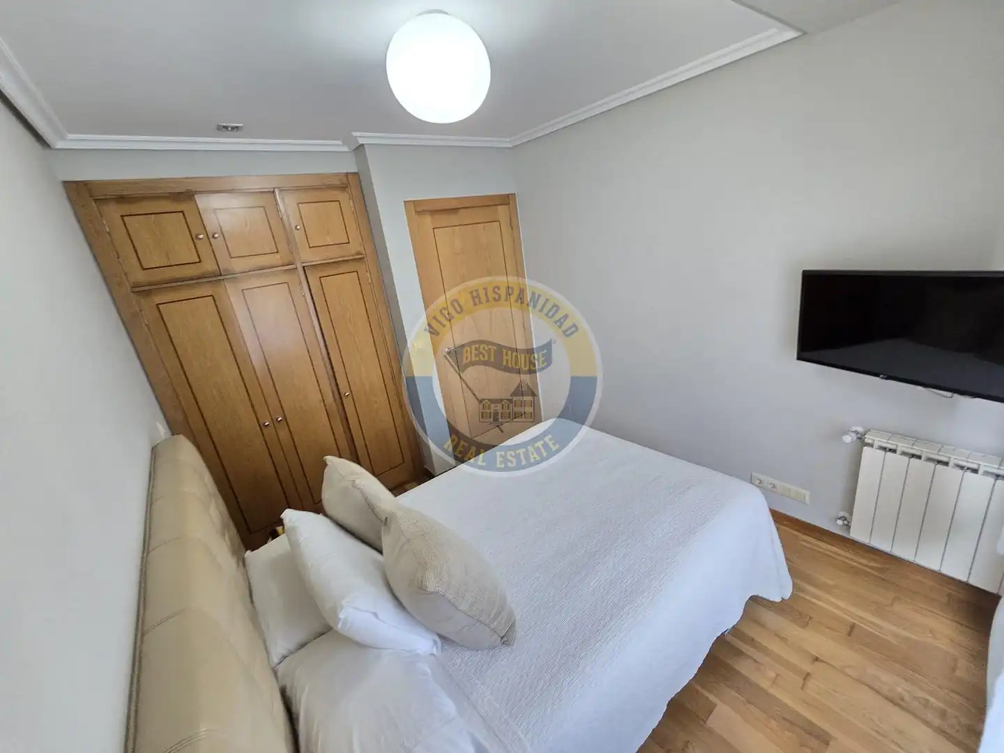 Schlafzimmer von Wohnung zur Miete in Vigo  mit Heizung, Parkett und Möbliert