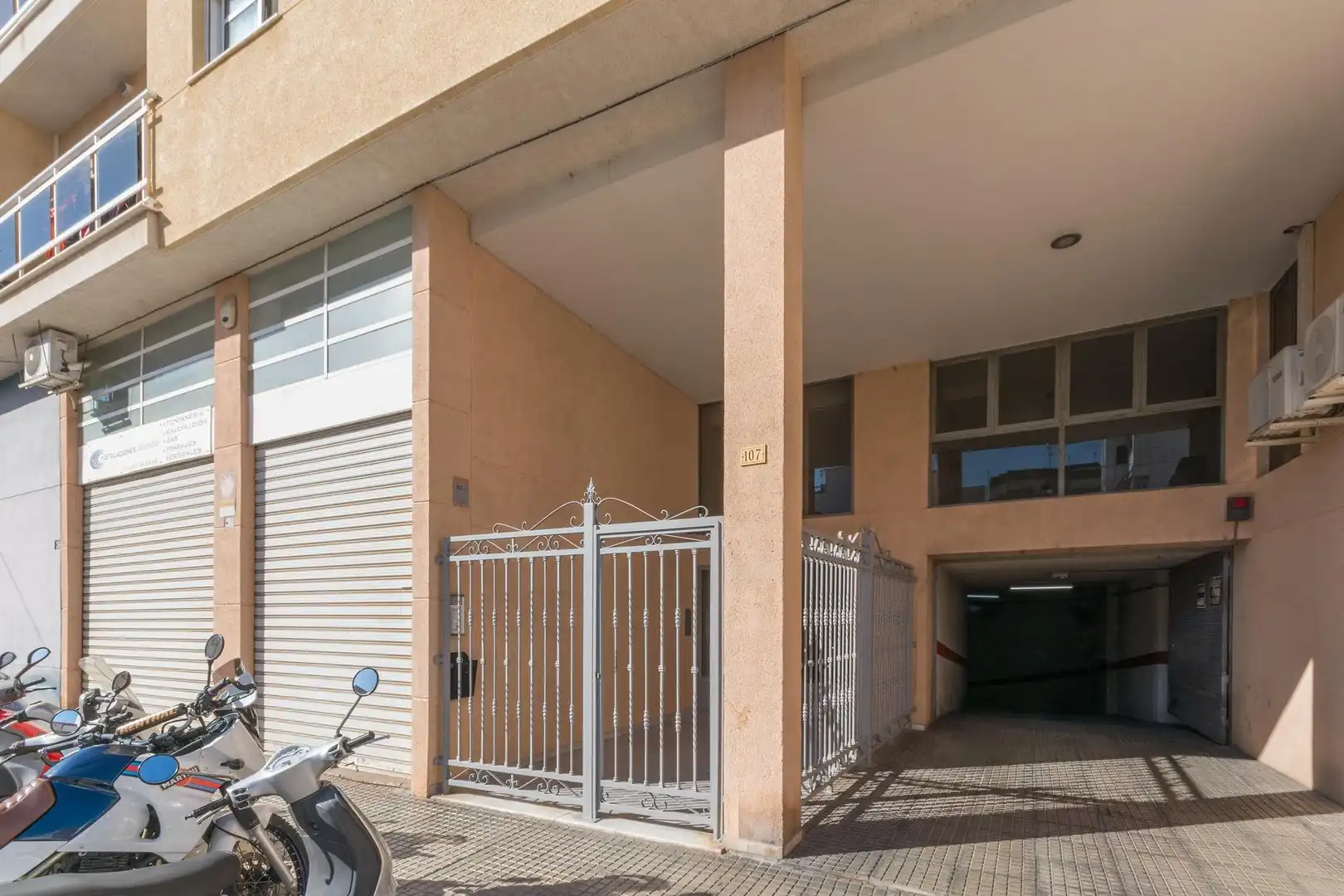 Außenansicht von Büro zum Verkauf in Gandia mit Klimaanlage und Heizung