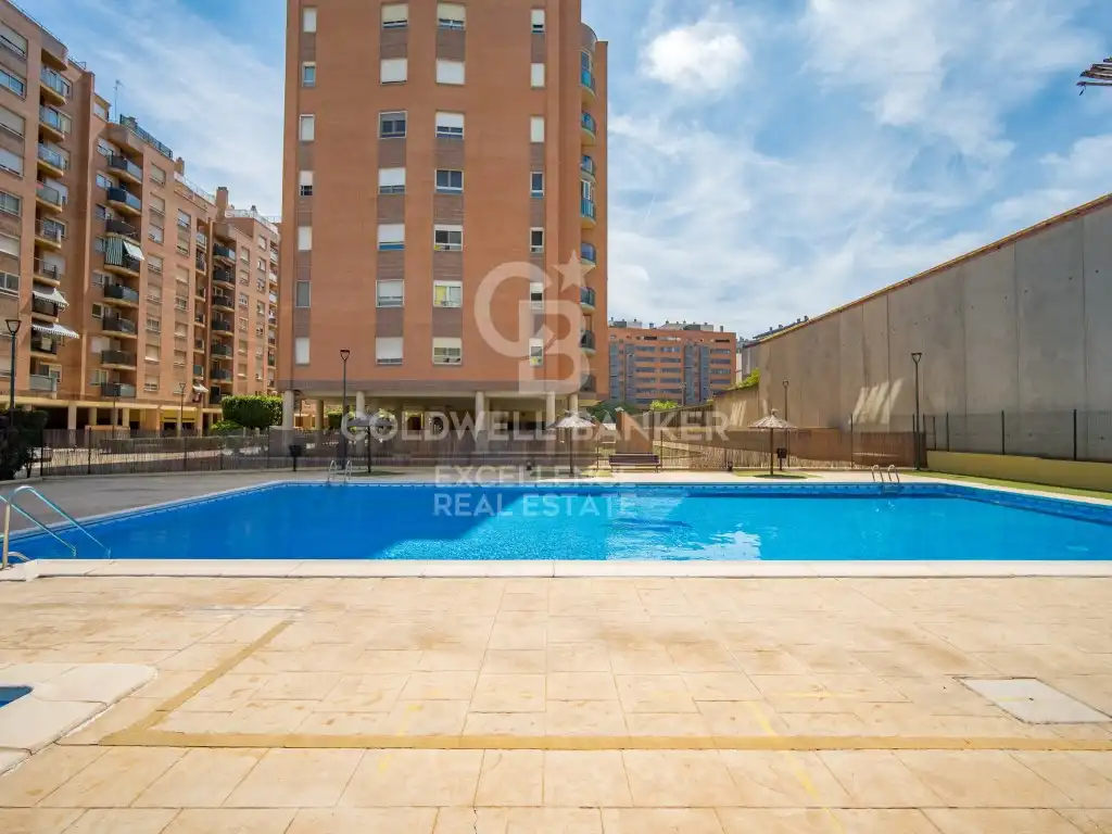 Swimming pool of Flat for sale in Valencia  with Air Conditioner, Terrace and Community pool