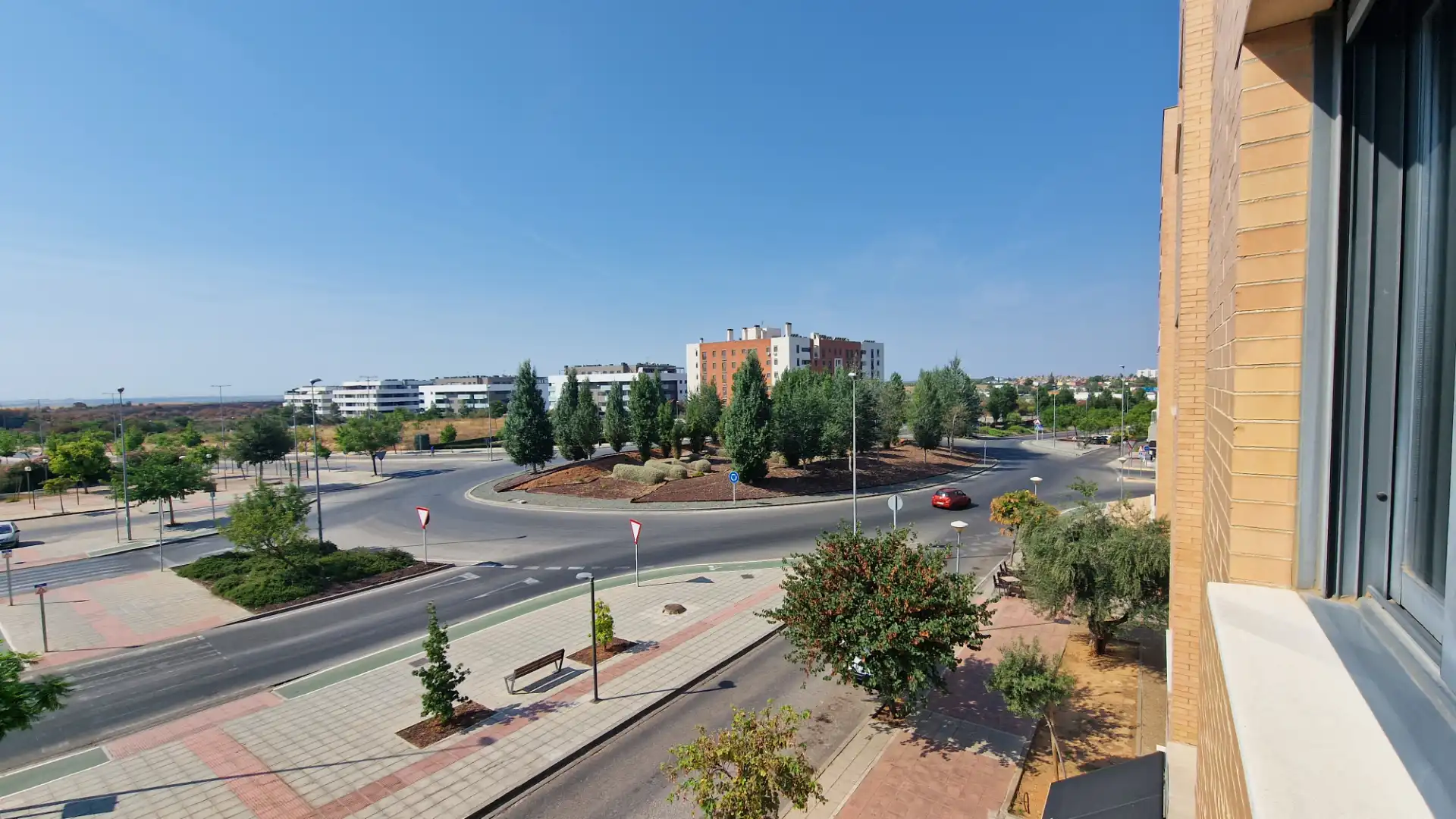 Vista exterior de Piso en venta en Mairena del Aljarafe con Aire acondicionado, Trastero y Horno