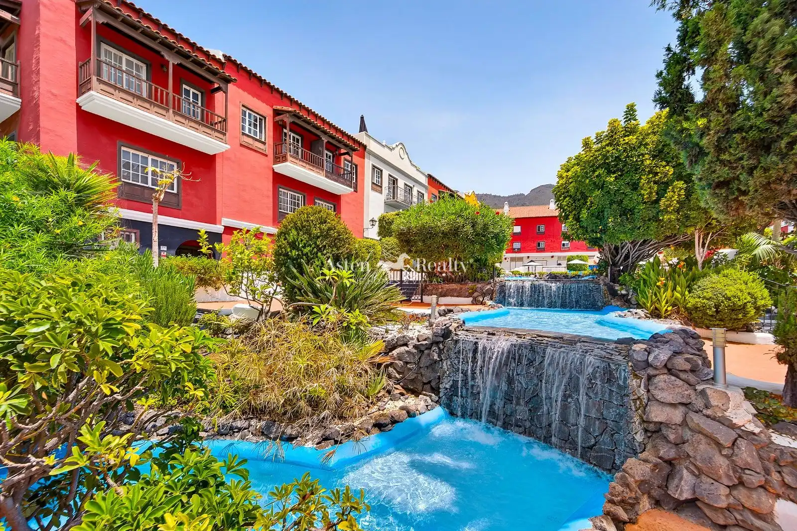 Vista exterior de Casa adosada en venta en Adeje con Terraza, Trastero y Piscina