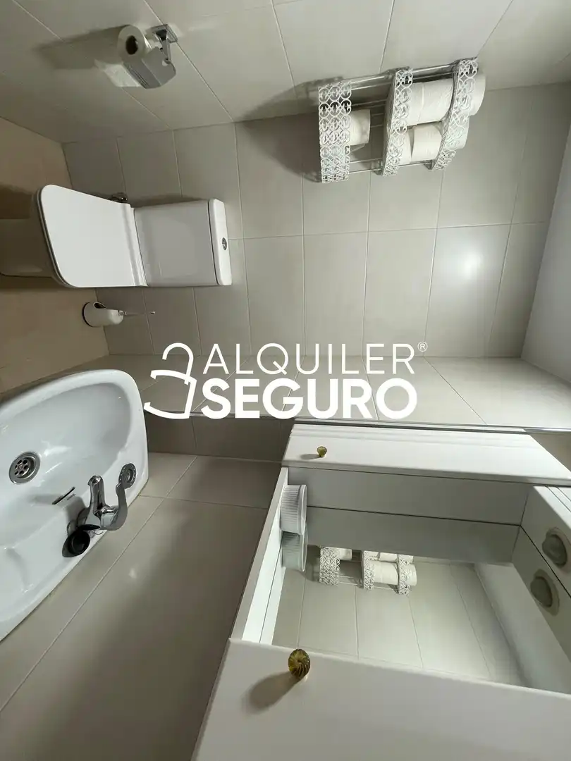 Bathroom of Flat for rent in Madrid  with Heating and Terrace