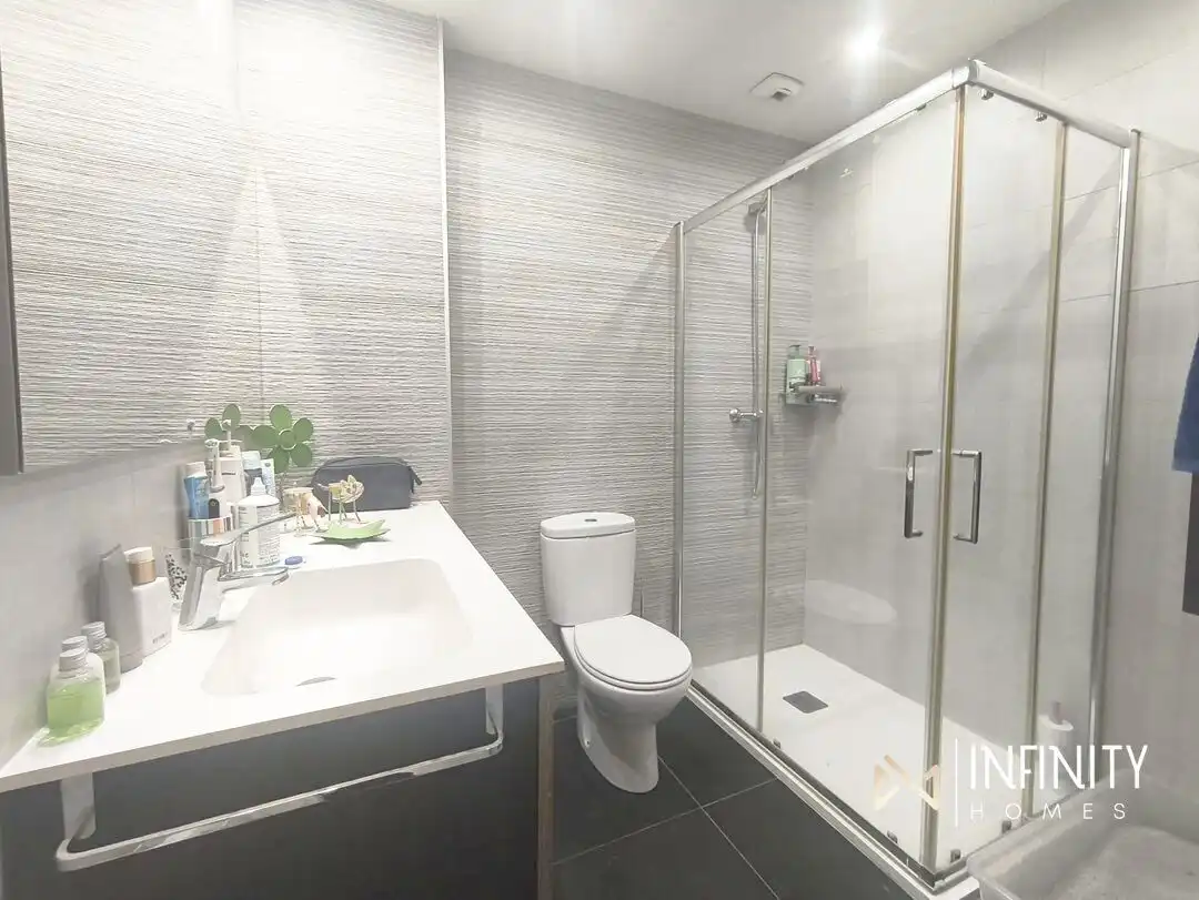 Badezimmer von Wohnung zur Miete in Bilbao  mit Heizung, Terrasse und Balkon