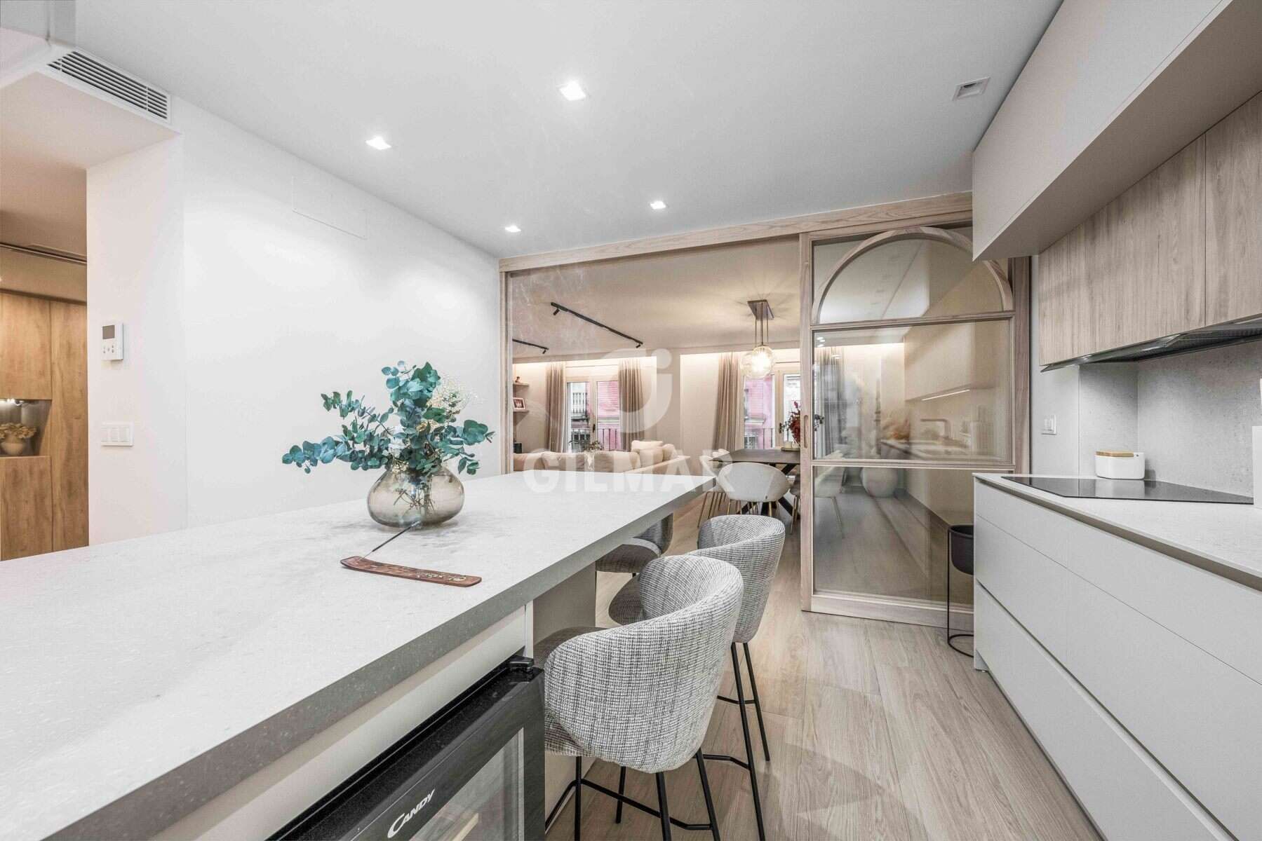 Kitchen of Flat for sale in  Sevilla Capital  with Heating and Storage room