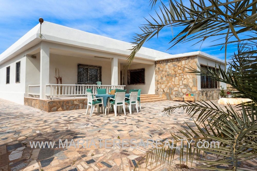 Vista exterior de Casa o xalet en venda en Cartagena amb Jardí privat, Terrassa i Piscina