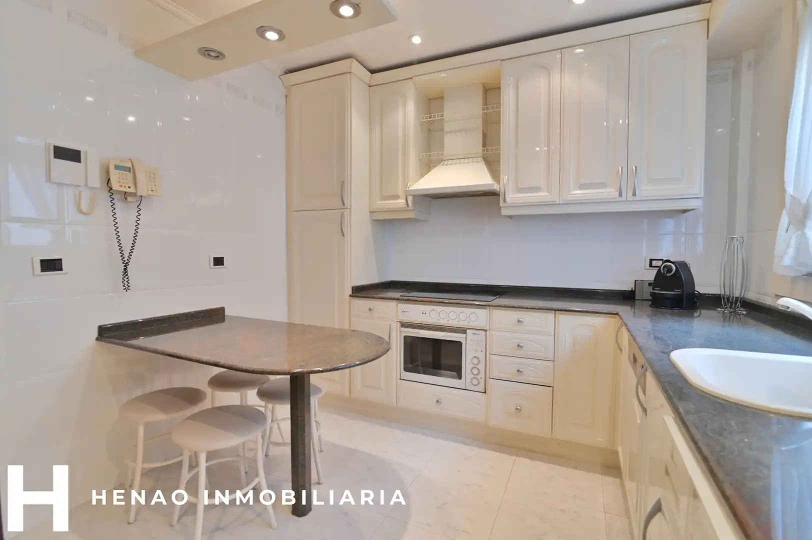 Kitchen of Flat for sale in Bilbao   with Heating, Parquet flooring and Terrace