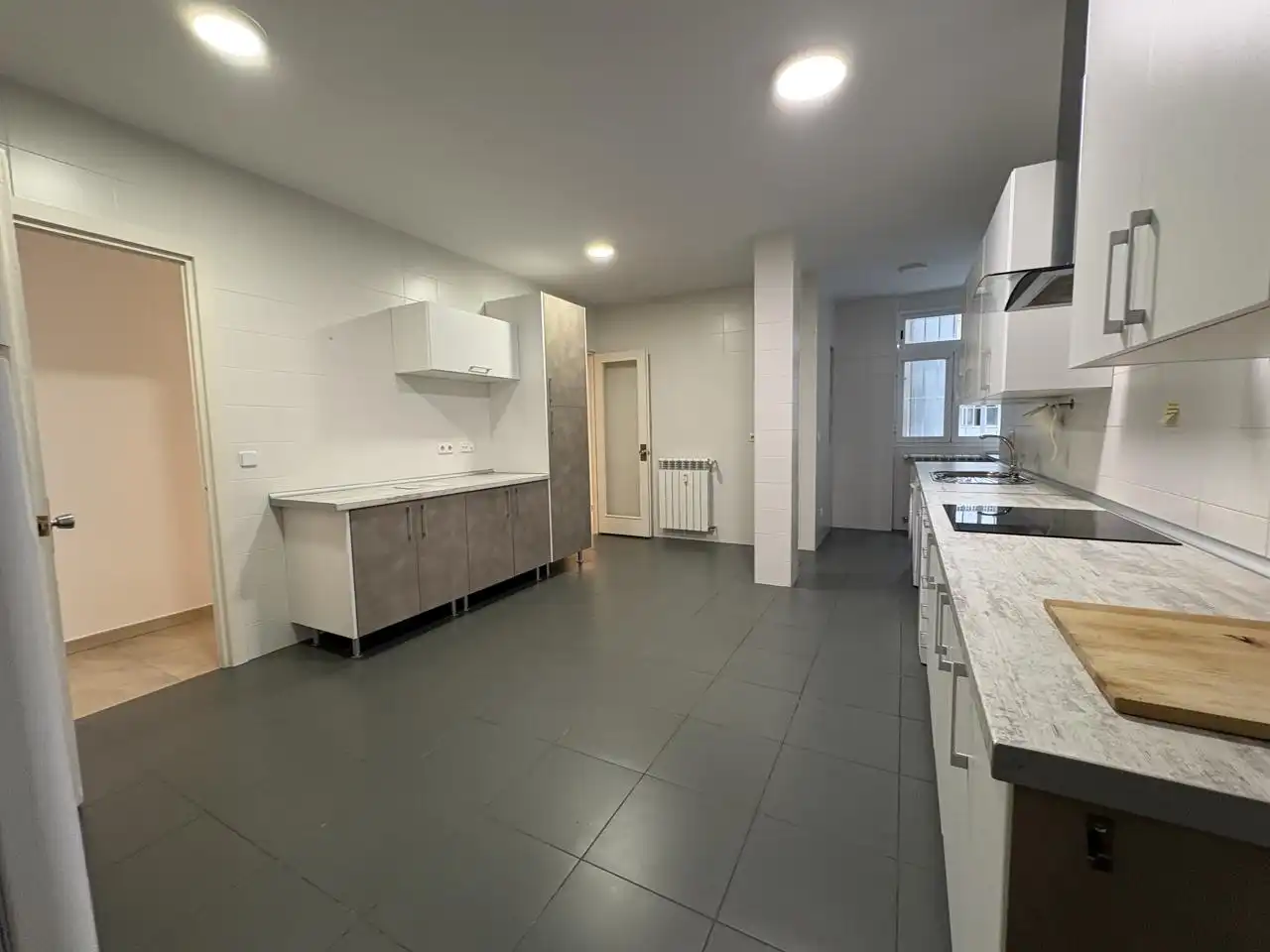 Cuina de Pis de lloguer en Madrid amb Aire condicionat, Calefacció i Terrassa