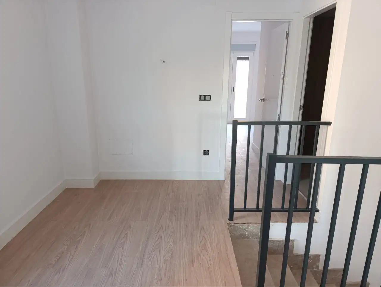 Einfamilien-Reihenhaus zum Verkauf in Valdepeñas mit Heizung, Terrasse und Abstellraum