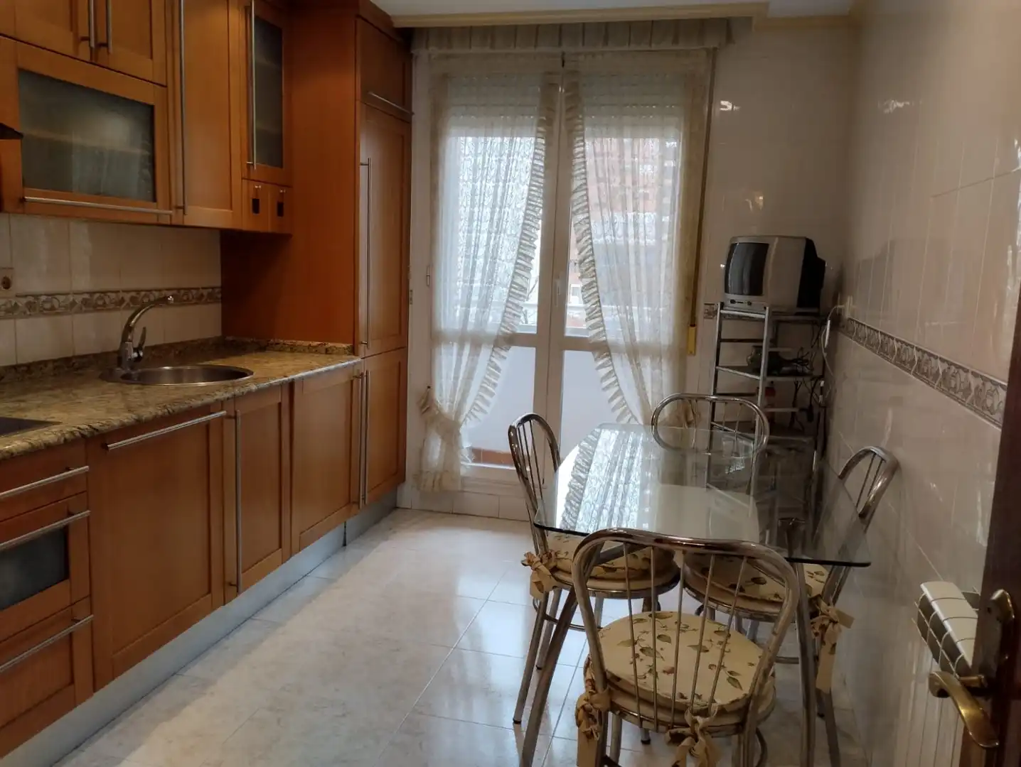 Cuina de Pis en venda en  Logroño amb Calefacció, Parquet i Moblat