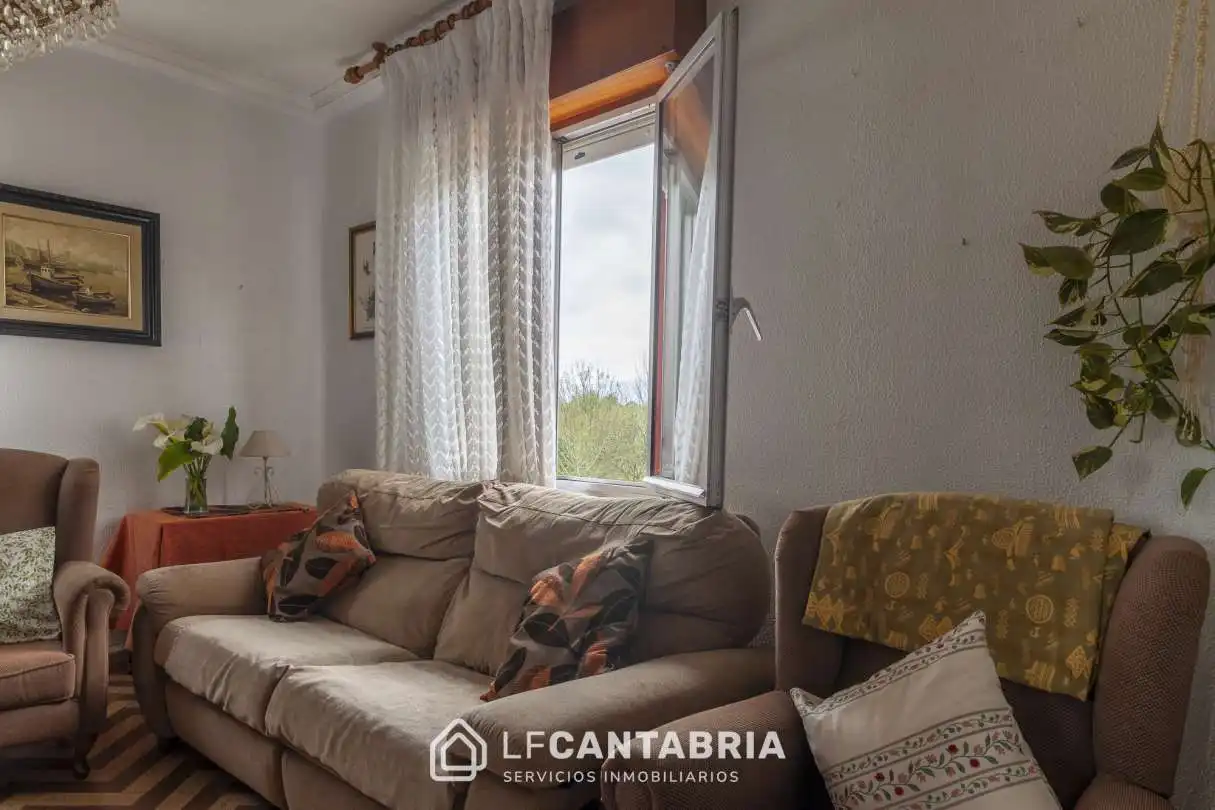 Sala de estar de Casa o chalet en venta en Camargo con Calefacción y Trastero