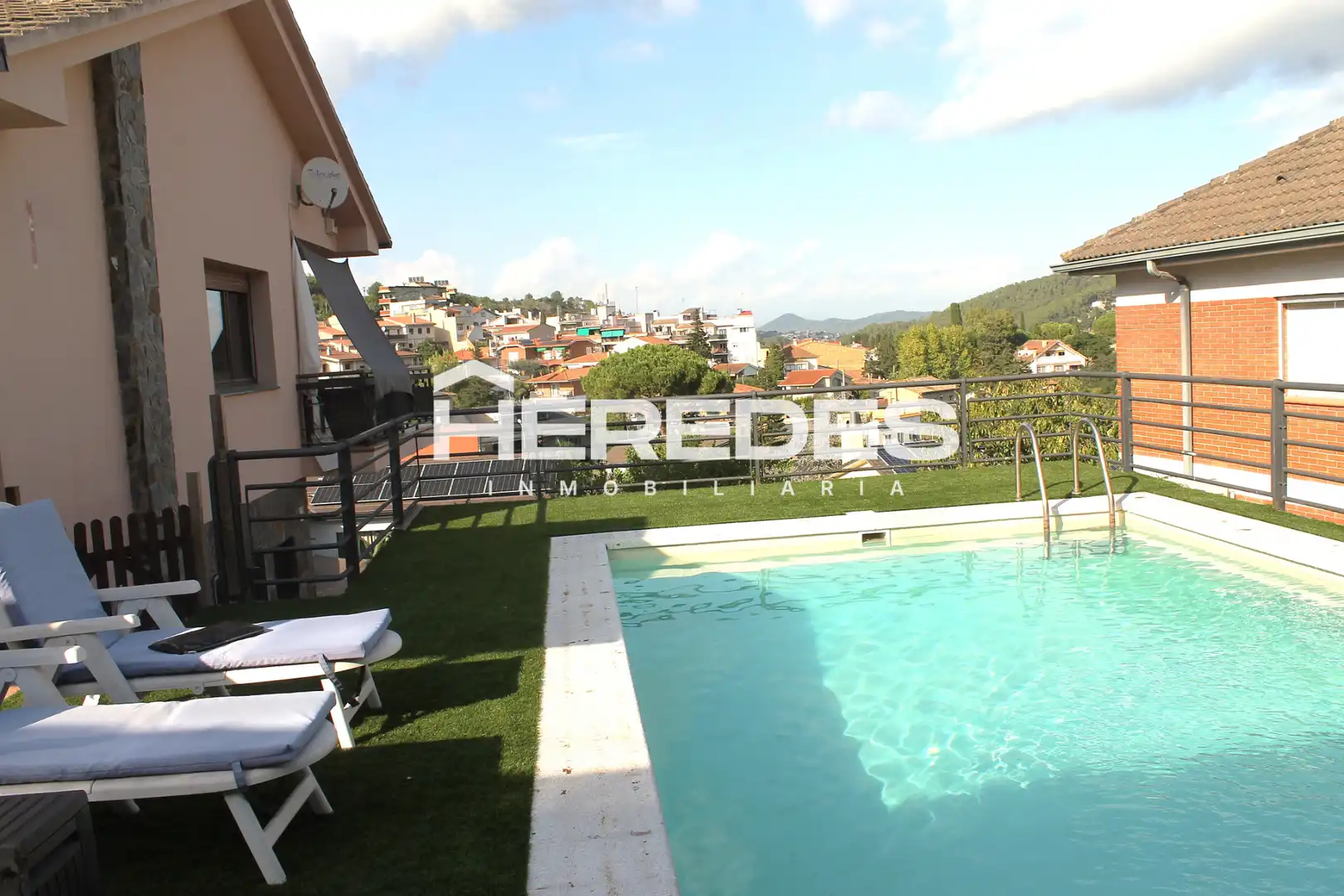 Piscina de Casa o xalet en venda en Torrelles de Llobregat amb Aire condicionat, Calefacció i Jardí privat