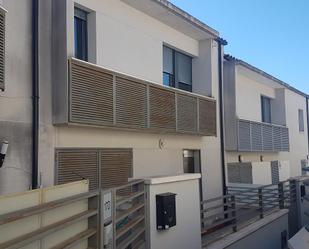 Exterior view of Single-family semi-detached for sale in Roda de Berà  with Swimming Pool