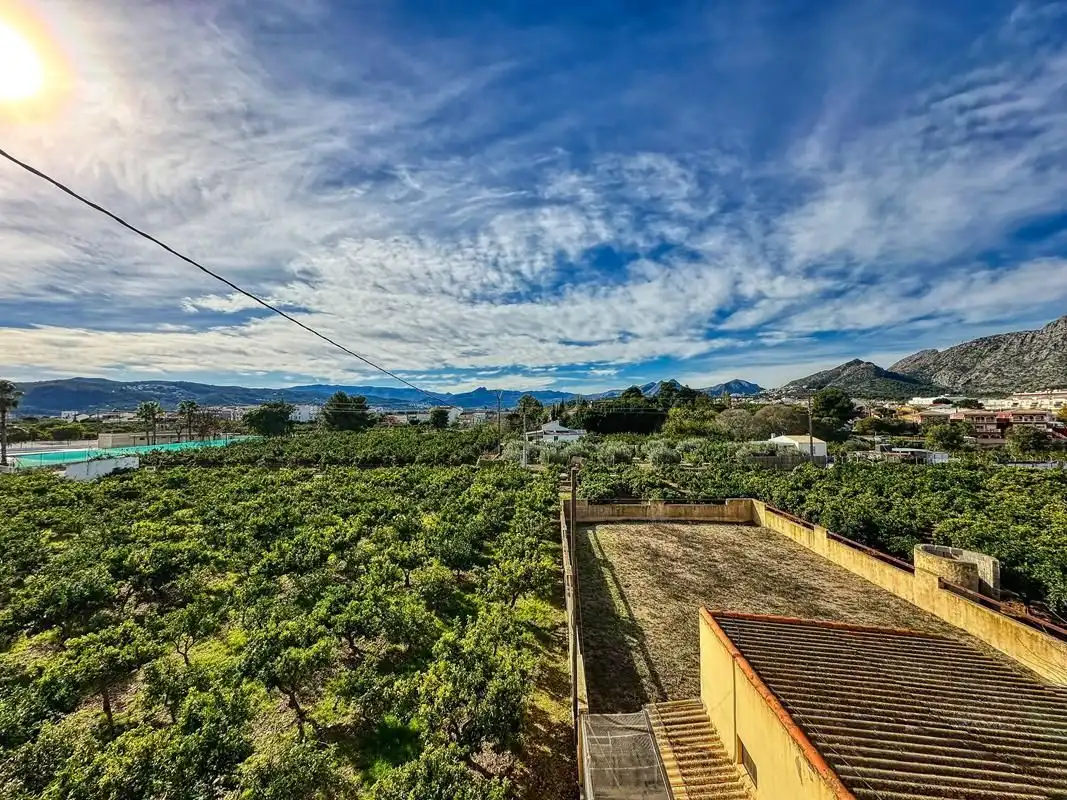 Vista exterior de Casa o xalet en venda en Beniarbeig amb Jardí privat, Terrassa i Traster