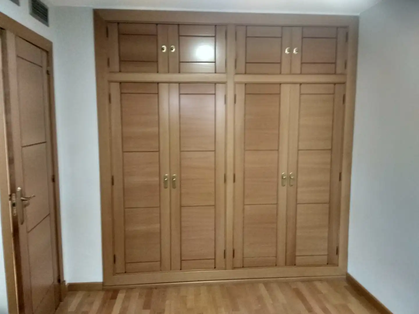 Bedroom of Houses for sale in Zaragoza  with Air Conditioner, Private garden and Parquet flooring