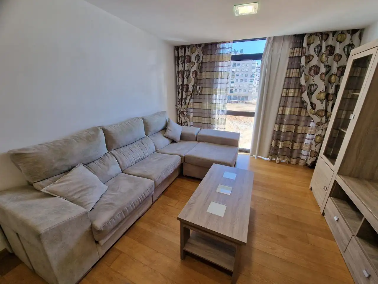 Sala d'estar de Pis de lloguer en Ourense Capital  amb Calefacció, Parquet i Terrassa