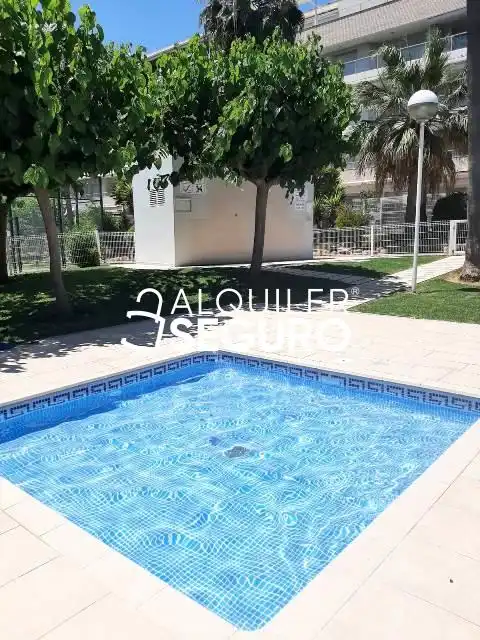 Piscina de Pis de lloguer en Dénia amb Aire condicionat, Terrassa i Traster