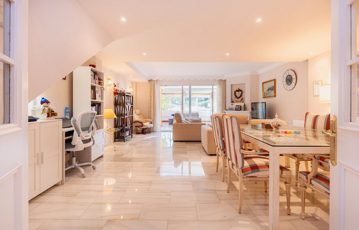 Living room of Single-family semi-detached for sale in Marbella  with Air Conditioner, Terrace and Furnished