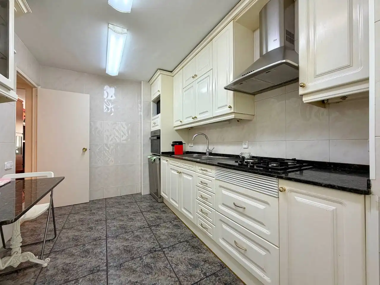Cocina de Piso en venta en Barcelona con Aire acondicionado, Amueblado y Balcón