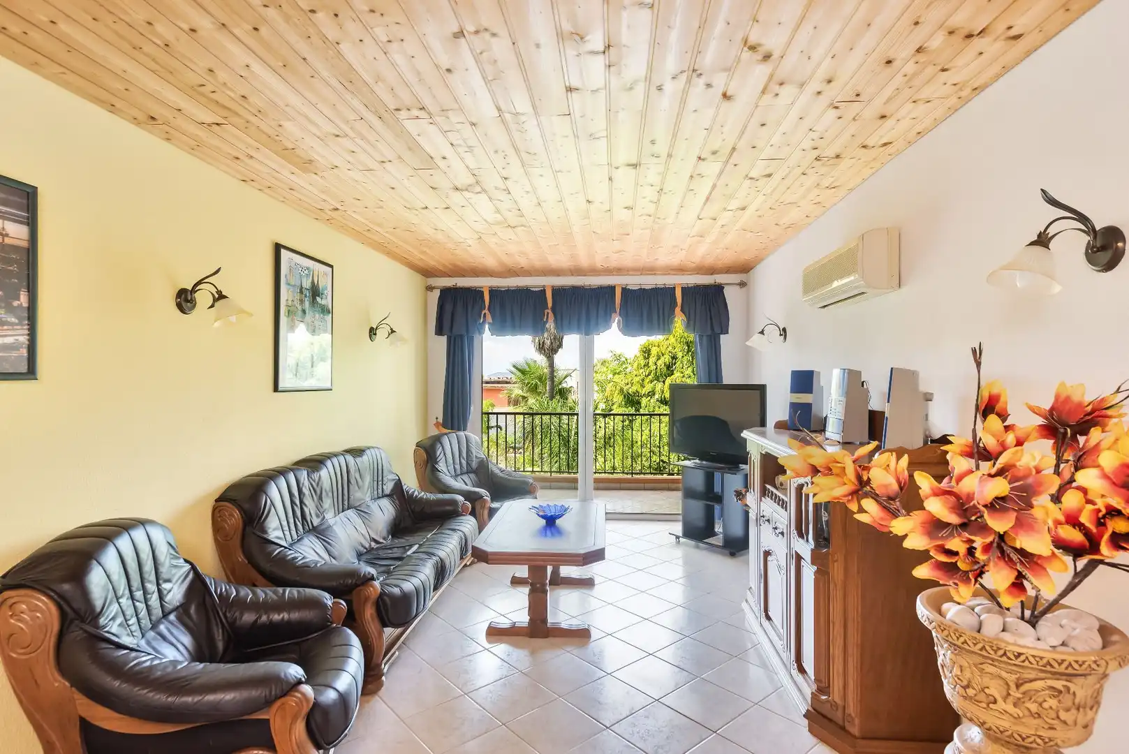 Sala d'estar de Apartament en venda en Artà amb Aire condicionat, Terrassa i Moblat
