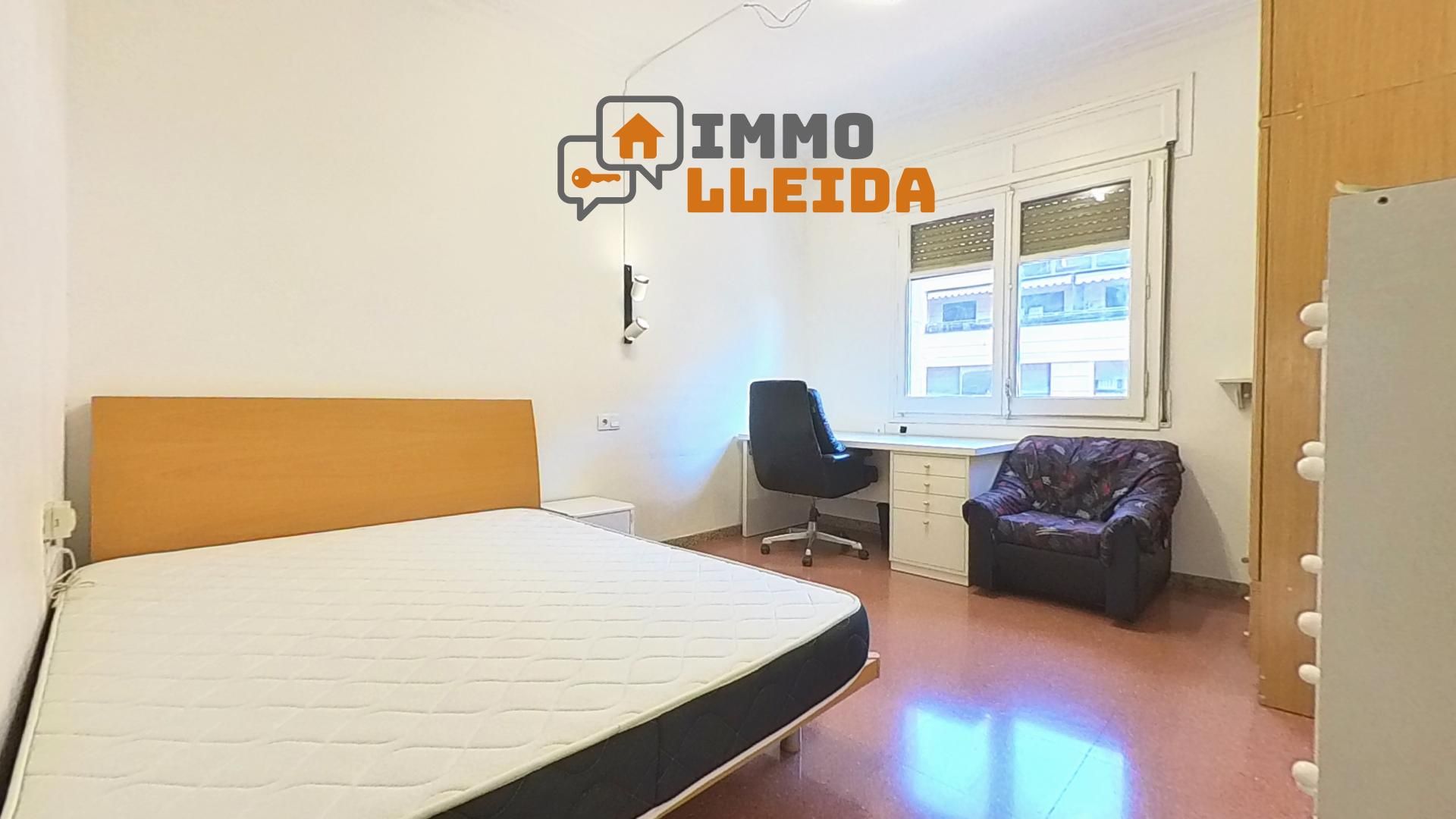 Exterior view of Flat for sale in  Lleida Capital  with Heating, Furnished and Oven