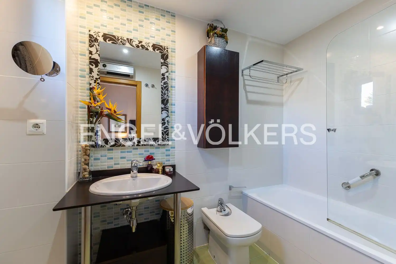 Bathroom of Attic for sale in Valencia  with Air Conditioner, Heating and Terrace