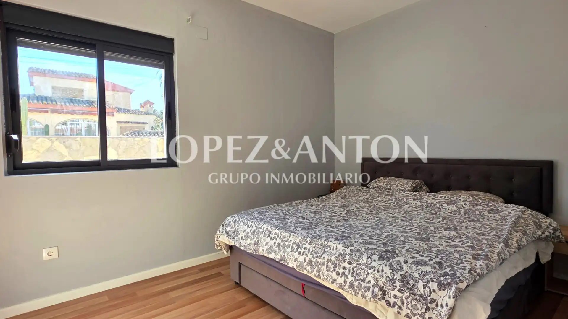 Bedroom of Houses for sale in L'Eliana  with Air Conditioner, Private garden and Parquet flooring
