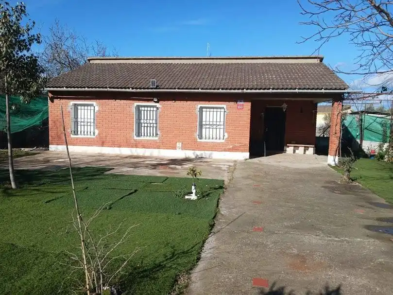 Vista exterior de Casa o chalet en venta en Escalona con Aire acondicionado, Jardín privado y Piscina