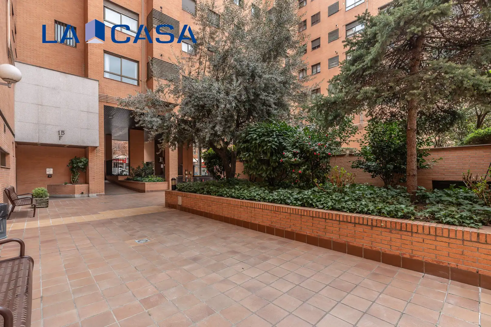 Vista exterior de Pis en venda en Madrid amb Calefacció i Piscina