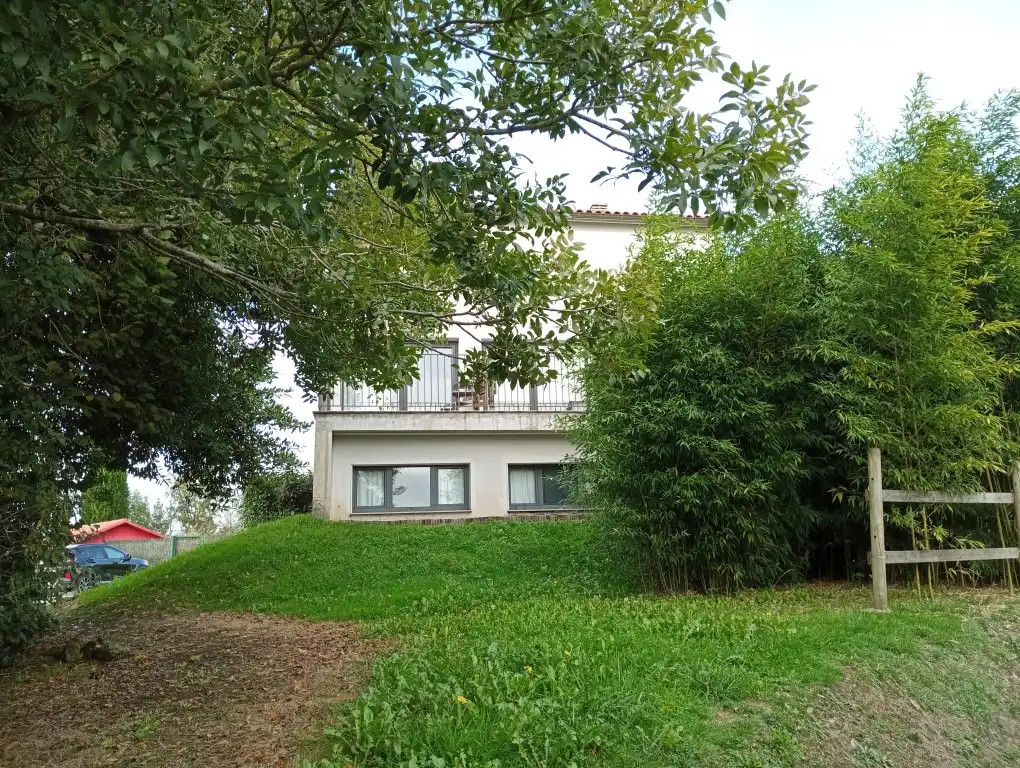 Vista exterior de Casa o xalet en venda en Cabranes amb Aire condicionat, Calefacció i Jardí privat