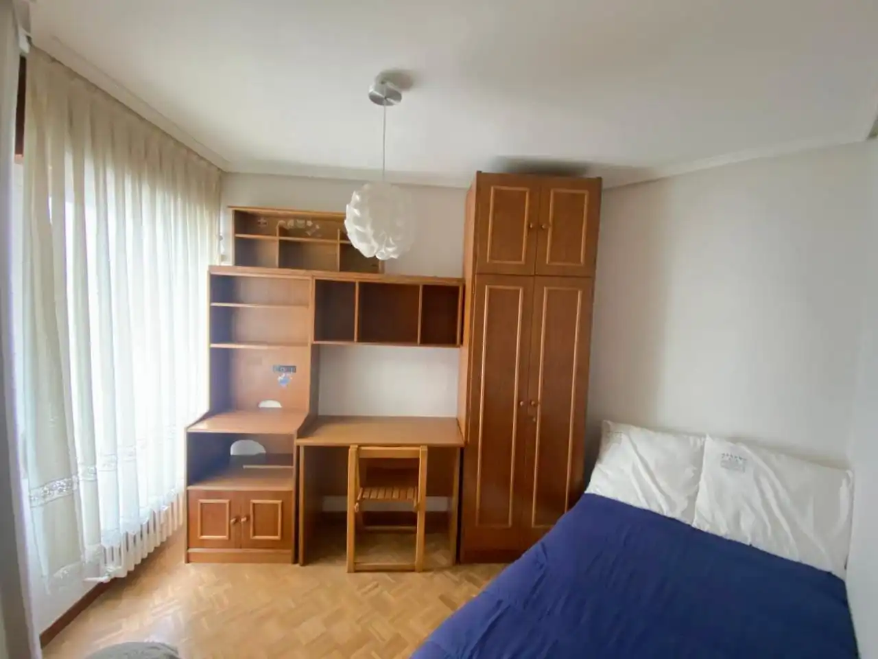 Dormitori de Àtic en venda en León Capital  amb Calefacció, Parquet i Terrassa