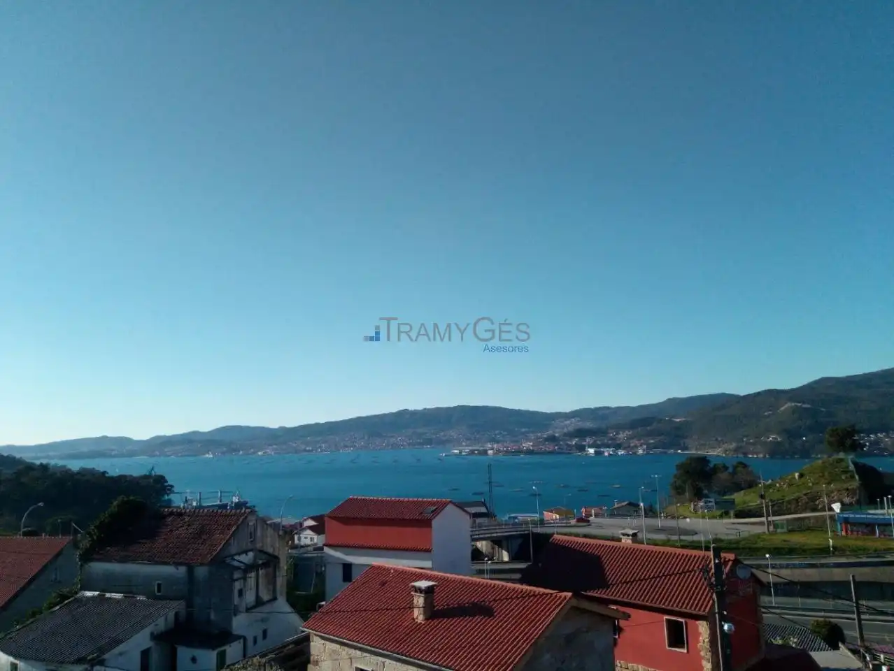 Vista exterior de Casa adosada en venta en Vigo  con Calefacción, Jardín privado y Parquet