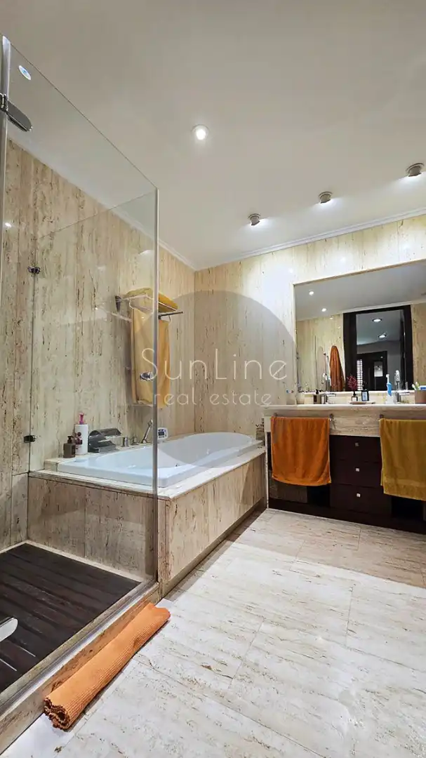 House with pool for sale in Carrer Font de la Carrasquera, imagen 136
