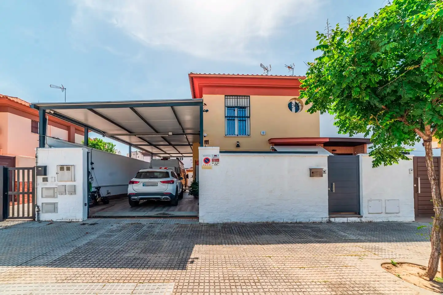 Exterior view of Detached homes for sale in Bormujos  with Air Conditioner